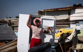 Este sábado limpa-se o terreno do Talude, onde famílias voltaram a dormir ao relento