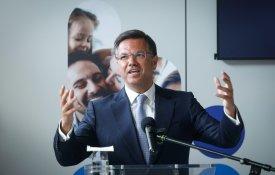 Reforma do Estado: ministro diz que não vai cortar, mas sim «libertar» trabalhadores