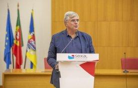Câmara do Seixal exige à IP soluções para a estrada Seixal-Sesimbra