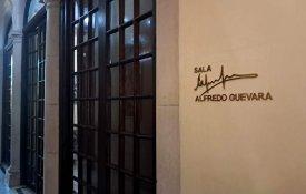 Escritores cubanos homenageiam cineasta Alfredo Guevara