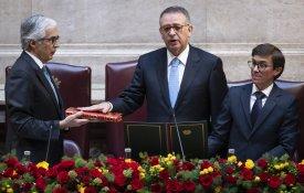 Novo Presidente jura «defender, cumprir e fazer cumprir a Constituição». O tempo dirá