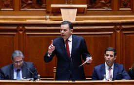 Governo cada vez mais «forte com os fracos e fraco com os poderosos»