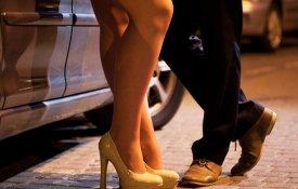 Mulheres debatem prostituição