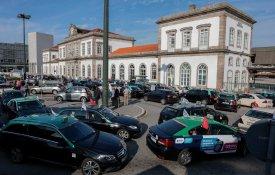 Taxistas insistem na necessidade de regulamentar o sector 