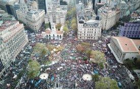Mobilização na Argentina em «defesa da democracia» e «contra os neofascismos»