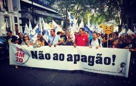 Governo insiste em violar lei em negociações com professores