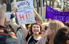 8 de Março: marcha de mulheres enfrenta neo-nazis em Kiev