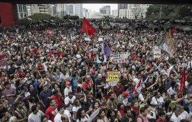 Milhares voltaram às ruas de São Paulo para exigir a saída de Temer
