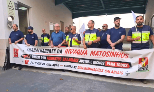 <p>Trabalhadores da Indaqua Matosinhos estiveram hoje em greve e numa concentração por aumentos justos para todos, sem discriminação salarial e em apelo ao fim da avaliação. Matosinhos, 3 de Julho de 2026</p>