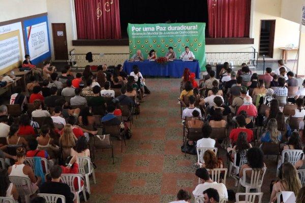 <p>«Luta anti-imperialista, contra a guerra, pela paz» foi o tema de um debate no âmbito do Acampamento pela Paz, organizado pelo Comité Nacional Preparatório Português para o Festival Mundial da Juventude e dos Estudantes, que contou com a participação do general Pezarat Correia, do secretário-geral da CGTP-IN, Tiago Oliveira, e do presidente da Federação Mundial da Juventude Democrática, Gonçalo Lopes. Sines, 25 de Julho de 2026</p>