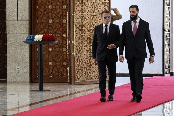 <p>O presidente francês, Emmanuel Macron, encontra-se novamente com o seu homólogo sírio. É a primeira visita de um chefe de Estado da UE ao país após a queda do governo de al-Assad e a acensão do ex-terrorista da al-Qaeda, Muhammad al-Jolani, à presidência, agora rebaptizado como Ahmed al-Sharaa. Damasco, 7 de Julho de 2026&nbsp;</p>