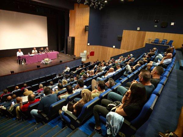 <p>Mais de 150 dirigentes, delegados e activistas do Sindicato Nacional dos Trabalhadores da Administração Local (STAL/CGTP-IN) assinalaram, esta segunda-feira, o 51.º aniversário do sindicato na Assembleia Geral da organização, reafirmando «a continuação da luta». Chamusca, 24 de Agosto de 2026&nbsp;</p>