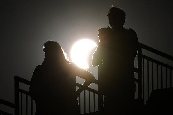 <p>Os espectadores dos Campeonatos Europeus de Atletismo de Birmingham 2026, em Inglaterra, assistiram ao eclipse solar. 12 de Agosto de 2026&nbsp;</p><p><br><br>&nbsp;</p>