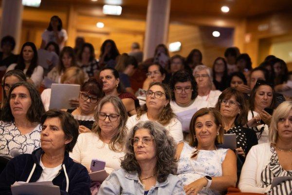 <p>Centenas de trabalhadores do sector social participaram num encontro promovido pela Federação Nacional dos Sindicatos dos Trabalhadores em Funções públicas e Sociais (FNSTFPS/CGTP-IN) para debater questões que «afectam a vida e o trabalho destes profissionais». Lisboa, 18 de Setembro de 2026&nbsp;</p>