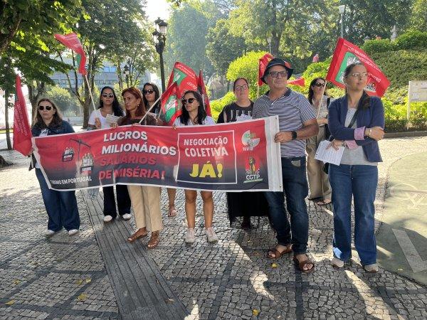 <p>Trabalhadores sindicalizados na FESAHT denunciam o bloqueio à contratação colectiva por parte das associações patronais do sector da hotelaria, restauração e turismo. O impasse nas negociações mantém centenas de milhares de profissionais apenas com o SMN enquanto o crescimento da actividade turística gera lucros crescentes às empresas. Viseu, 1 de Setembro de 2026&nbsp;</p>