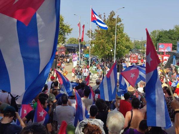 <p>Da Festa do Avante! afirmou-se perante todo o mundo que «Cuba Vencerá», durante um momento de solidariedade que contou com a presença de Paulo Raimundo, secretário-geral do PCP, e um membro do Partido Comunista de Cuba. 5 de Setembro de 2026</p>