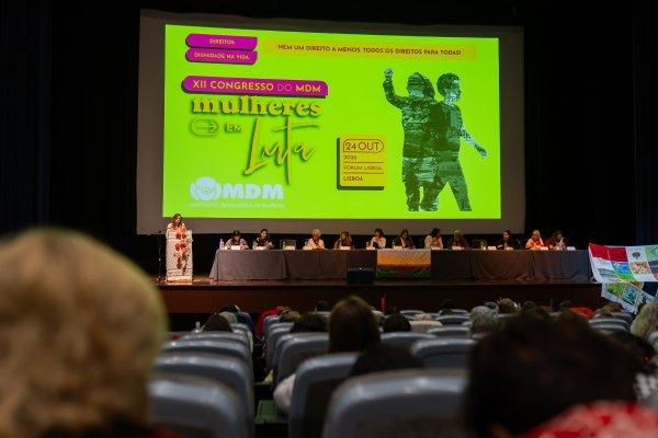 <p>Mulheres de Norte a Sul do País denunciaram no XII Congresso do MDM a frente de ataque aos seus direitos e alertaram para a necessidade imperiosa de reforçar a luta colectiva pela verdadeira igualdade e por uma vida melhor. Lisboa, 24 de Outubro de 2026</p>