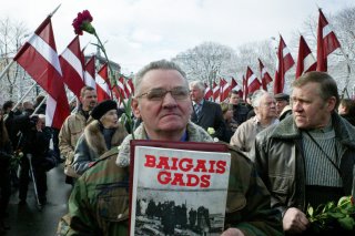 Marcha de glorificação do nazismo na Letónia, em 2015