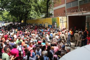 Participantes no Ensaio Eleitoral para a Assembleia Constituinte, este domingo, em El Valle, Caracas