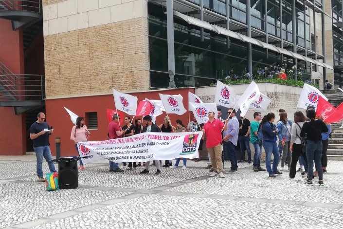 Trabalhadores do Dia Portugal - Minipreço/Clarel em acção de protesto à porta da empresa, 18 de Junho 2019 