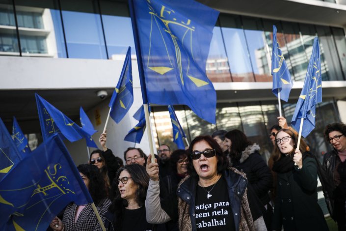 Concentração de funcionários judiciais no Campus da Justiça, em Lisboa