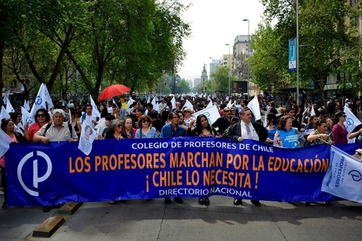 Os professores chilenos mantêm-se em greve pela Educação pública