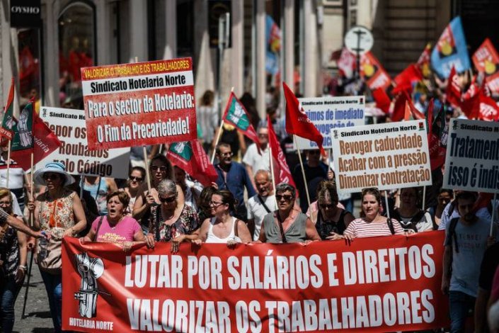 Milhares de trabalhadores responderam ao apelo da CGTP-IN e manifestaram-se em Lisboa, a 10 de Julho de 2019, para pedir a revogação da legislação anti-laboral, o aumento de salários e a valorização dos trabalhadores, para um Portugal desenvolvido e soberano.