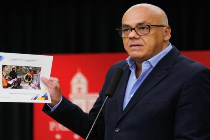 Jorge Rodríguez apresentou várias provas do envolvimento dos colaboradores de Guaidó na venda de armamento roubado 