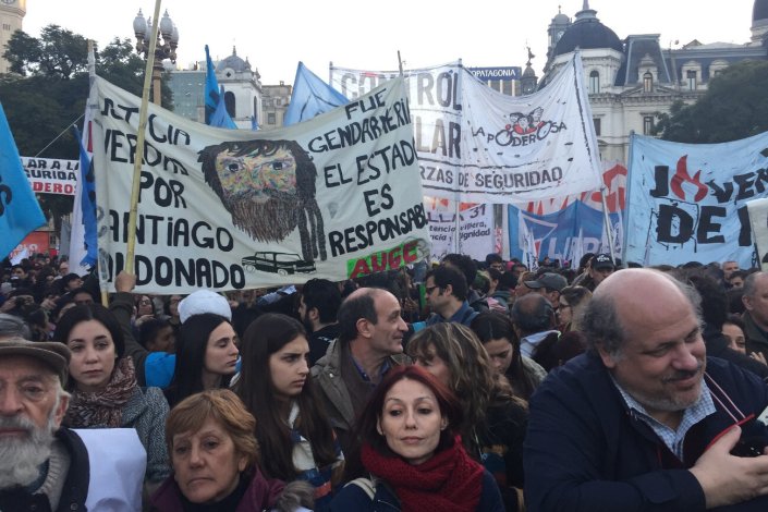 Milhares de pessoas exigiram, em Buenos Aires, «justiça» para Santiago Maldonado, bem como a reabertura do processo judicial