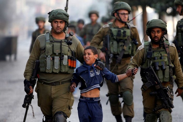Jovens afirmaram à Comissão dos Assuntos dos Presos e ex-Presos Palestinianos terem sido severamente espancados pelos militares israelitas da unidade «Nahshon»
