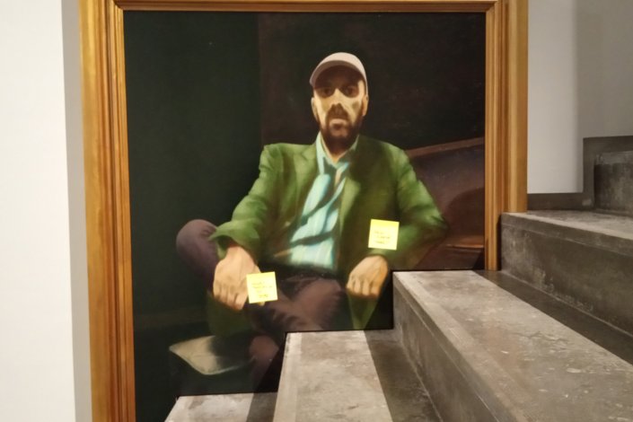 Rui Macedo, Instalação site-specific no MNAC, Pintura-Retrato#3 (A partir de Miguel Ângelo Lupi, Retrato do poeta Raimundo Bulhão Pato, 1880-82), 2019, óleo sobre tela e óleo sobre madeira + molduras variáveis