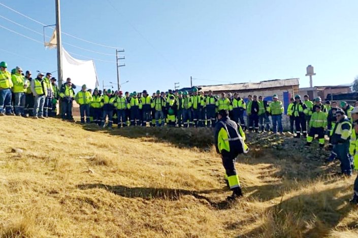 A Federação Nacional de Trabalhadores Mineiros, Metalúrgicos e Siderúrgicos do Peru afirma que a greve está ser seguida a nível nacional, apesar das ameaças aos mineiros