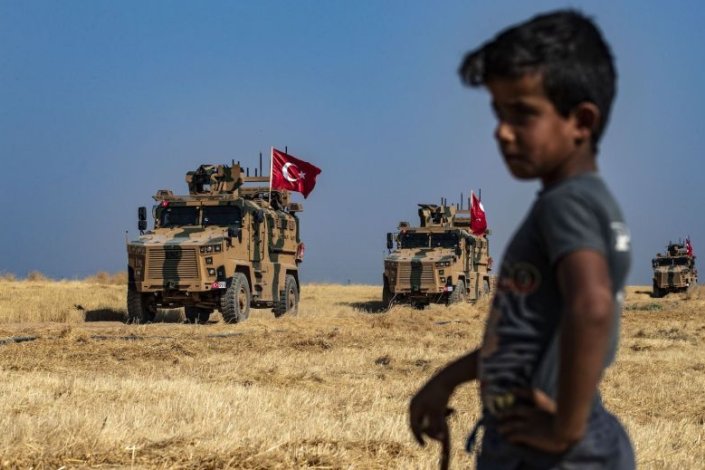 A operação militar turca no Norte da Síria, cujo início foi decretado esta quarta-feira por Erdogan, provocou grandes danos no país árabe