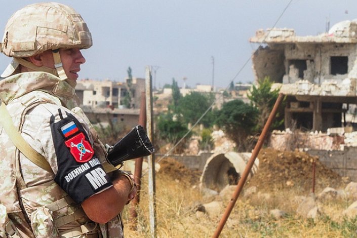 Polícia Militar russa patrulha as regiões em redor de Manbij, depois de o Exército Árabe Sírio ter assumido o controlo total da cidade
