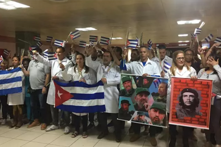 Depuis samedi soir, 431 des plus de 700 membres de la Brigade médicale de Bolivie sont arrivés à Cuba 