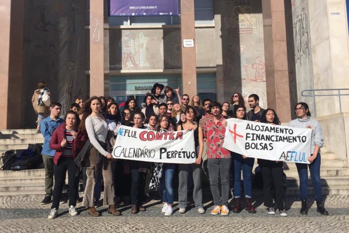 Concentração de estudantes à porta da Faculdade de Letras da Universidade de Lisboa por melhores condições e mais investimento para o Ensino Superior. Lisboa, 18 de Novembro de 2019