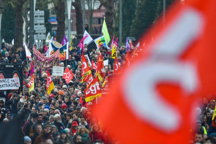 As mobilizações contra a reforma das pensões, em França, prolongam-se há dois meses e meio