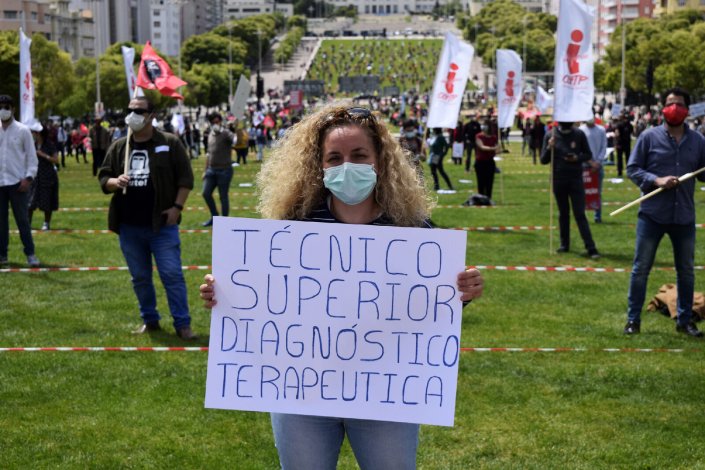 Activistas e dirigentes da CGTP-IN participam nas comemorações do 1.º de Maio, na Alameda Afonso Henriques, em Lisboa, cumprindo as regras de distanciamento, 1 de Maio de 2020 