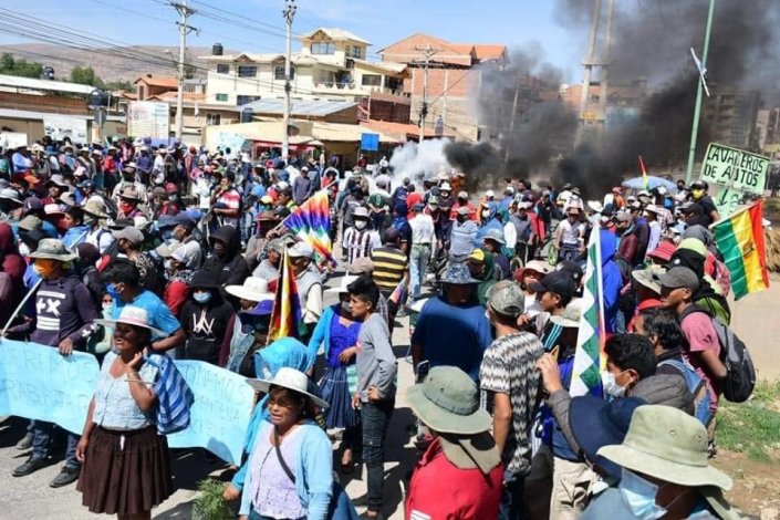 Em Cochabamba, os protestos «contra a fome» nos bairros operários de K'ara K'ara foram-se aproximando do centro da cidade