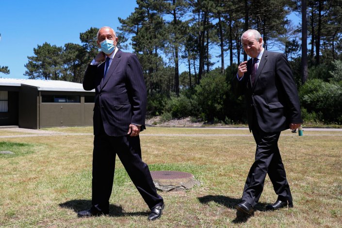 O Presidente da República, Marcelo Rebelo de Sousa, acompanhado pelo presidente do PSD, Rui Rio, à chegada para um almoço na Base Aérea/Aeródromo de Manobra N.º 1 de Ovar, Aveiro, 22 de Maio de 2020