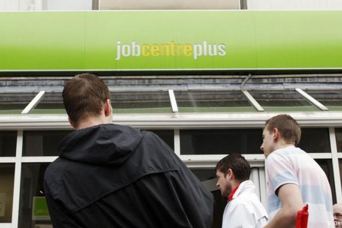 O director-geral da OIT alerta que, se não forem tomadas medidas significativas e imediatas para melhorar a situação dos jovens, «o legado do vírus poderá estar connosco durante décadas»