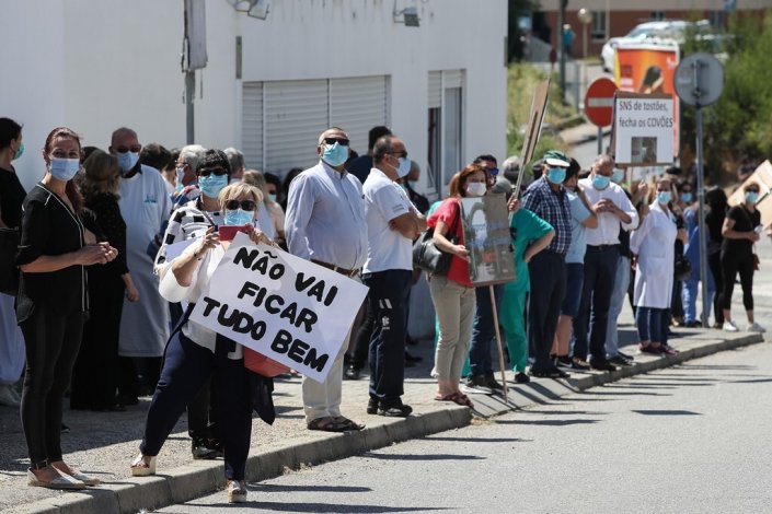 Cordão solidário no Hospital dos Covões, no qual participaram cerca de 2000 pessoas, 9 de Junho de 2020