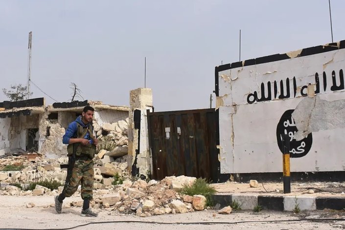 Símbolo do Daesh numa cidade síria de onde o grupo terrorista foi obrigado a retirar-se graças às ofensivas do Exército sírio e dos seus aliados 
