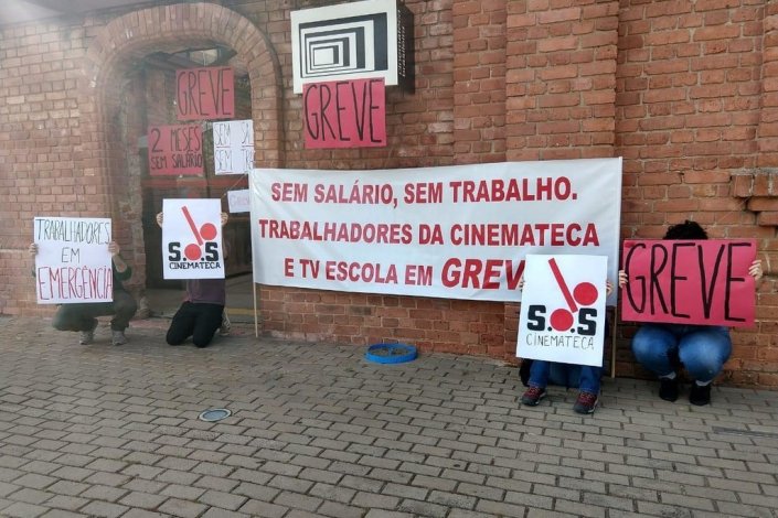 Trabalhadores da Cinemateca Brasileira contratados pela Associação de Comunicação Educativa Roquette Pinto, que gere a instituição, entraram em greve a 12 de Junho de 2020, por estarem com três meses de salários em atraso. A Cinemateca Brasileira tem sido sistematicamente subfinanciada pelo governo brasileiro