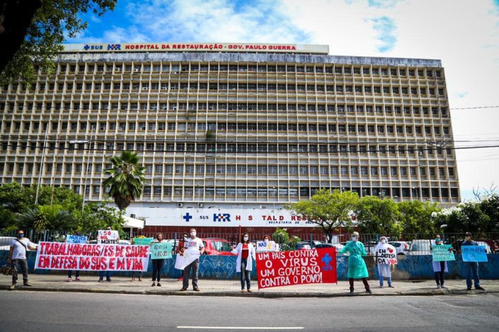 No Recife, «trabalhadores da saúde em defesa do SUS e da vida» afirmam: «Um país contra o vírus, um governo contra o povo»