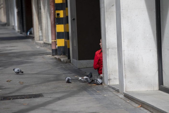 O relatório da Oxfam destaca que os graves danos económicos e sociais associados à pandemia se distribuíram de forma muito desigual e injusta 