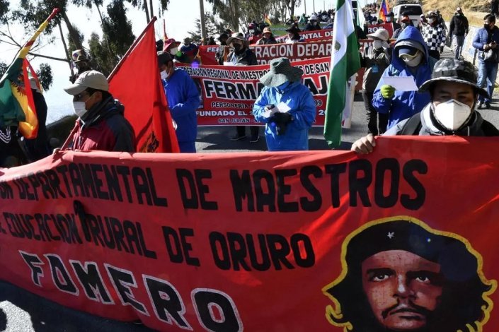 As manifestações de protesto desta terça-feira foram as maiores desde que foi decretada a situação de emergência sanitária e a quarentena na Bolívia