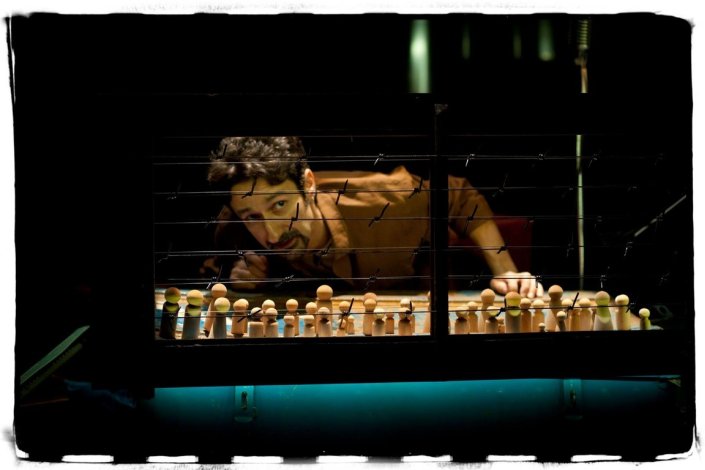 MAPA é um projecto de Fernando Mota que engloba duas versões do mesmo espetáculo: Estórias de Mundos Distantes (para adultos) e Contos e Cantos (para a infância)