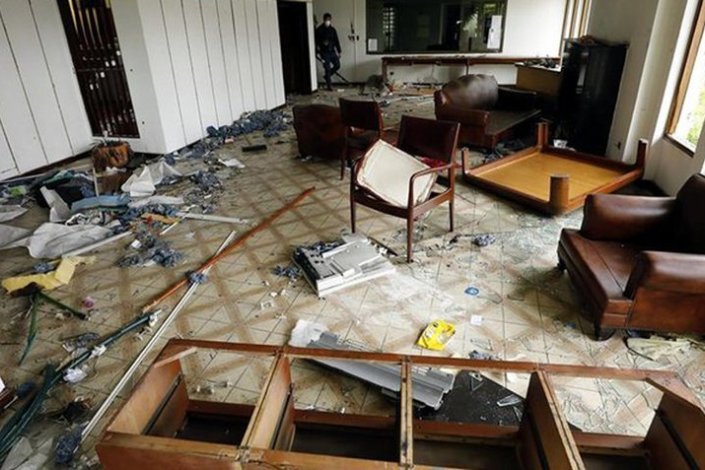 Imagem do Consulado da Venezuela em Bogotá após o ataque de segunda-feira 