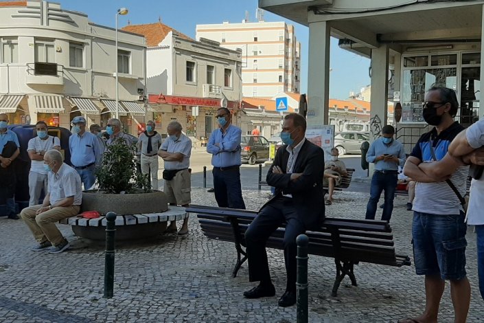 Aspecto da tribuna pública sobre «Mais e melhores transportes – segurança para todos!», na Cruz de Pau (Seixal) 